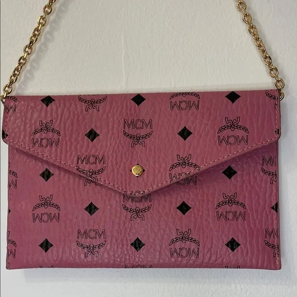 MCM Pink Envelope Clutch with Unbranded Gold Chain - Picture 4 of 9